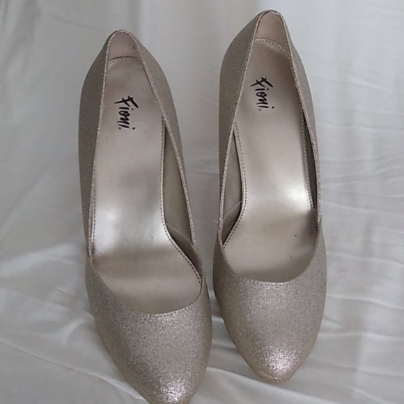 Heels champagne color - Picture 6 of 9